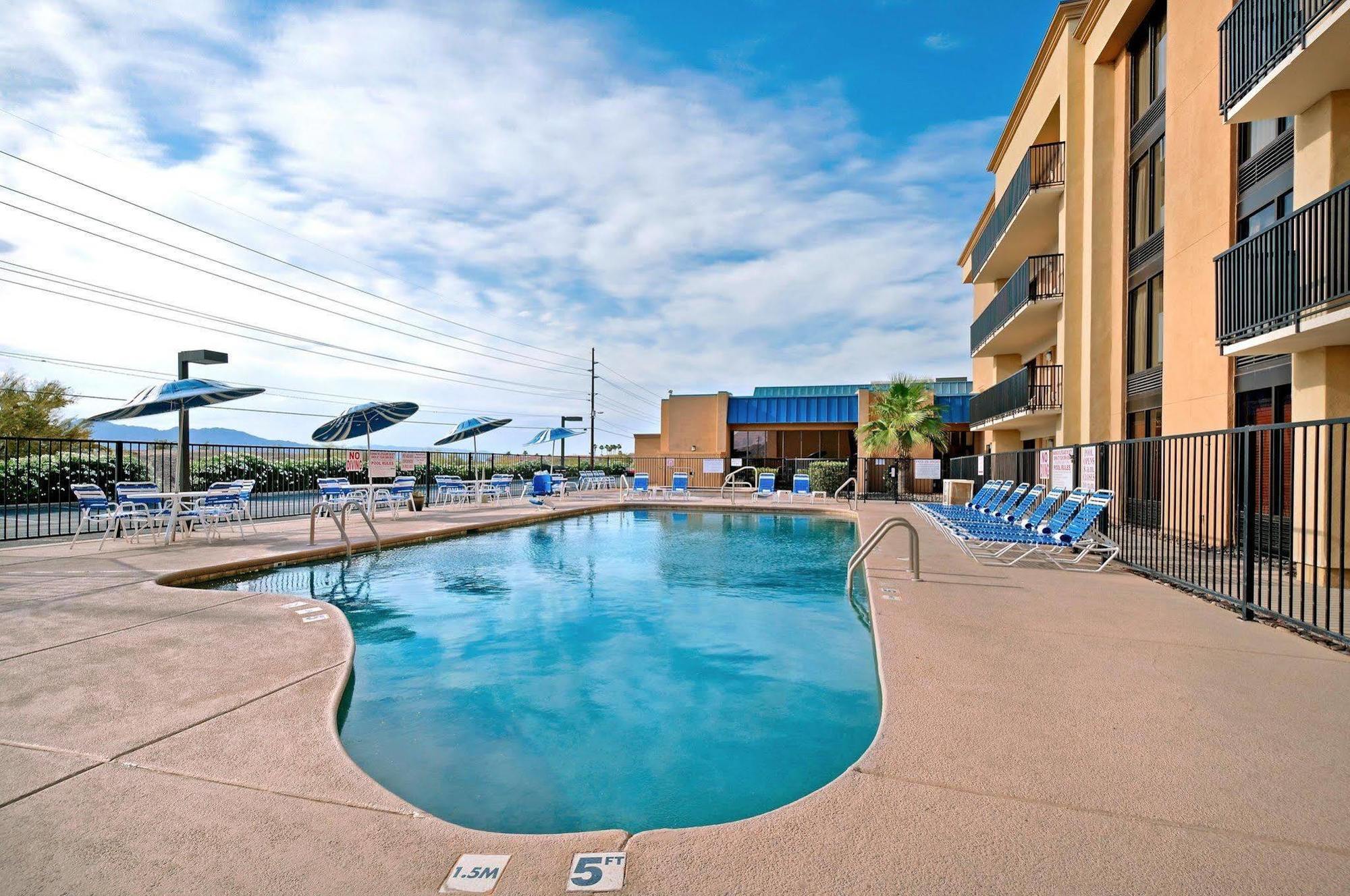 Hampton Inn Lake Havasu City Exterior photo